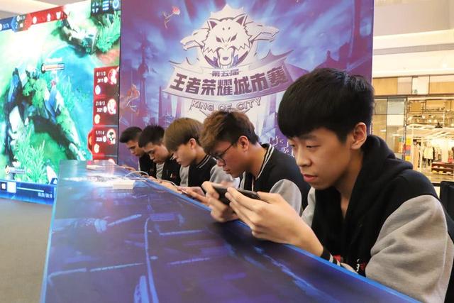 【前瞻】2025LPL春季赛 FPX vs LGD，FPX状态极差还能赢吗？